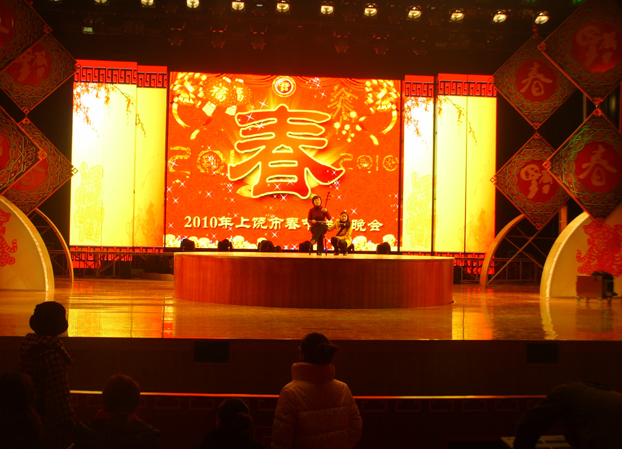 升降旋轉(zhuǎn)臺(tái)